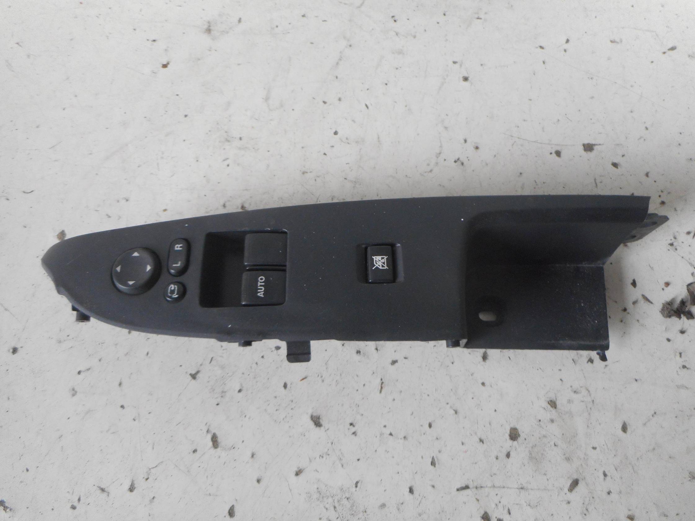 Interruttore alzacristalli porta ant.